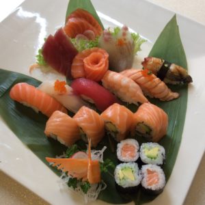016. Sushi Sashimi misto – piccolo