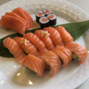 016a. Sushi Sashimi – solo salmone