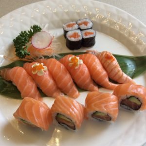 015a. Sushi misto – solo salmone