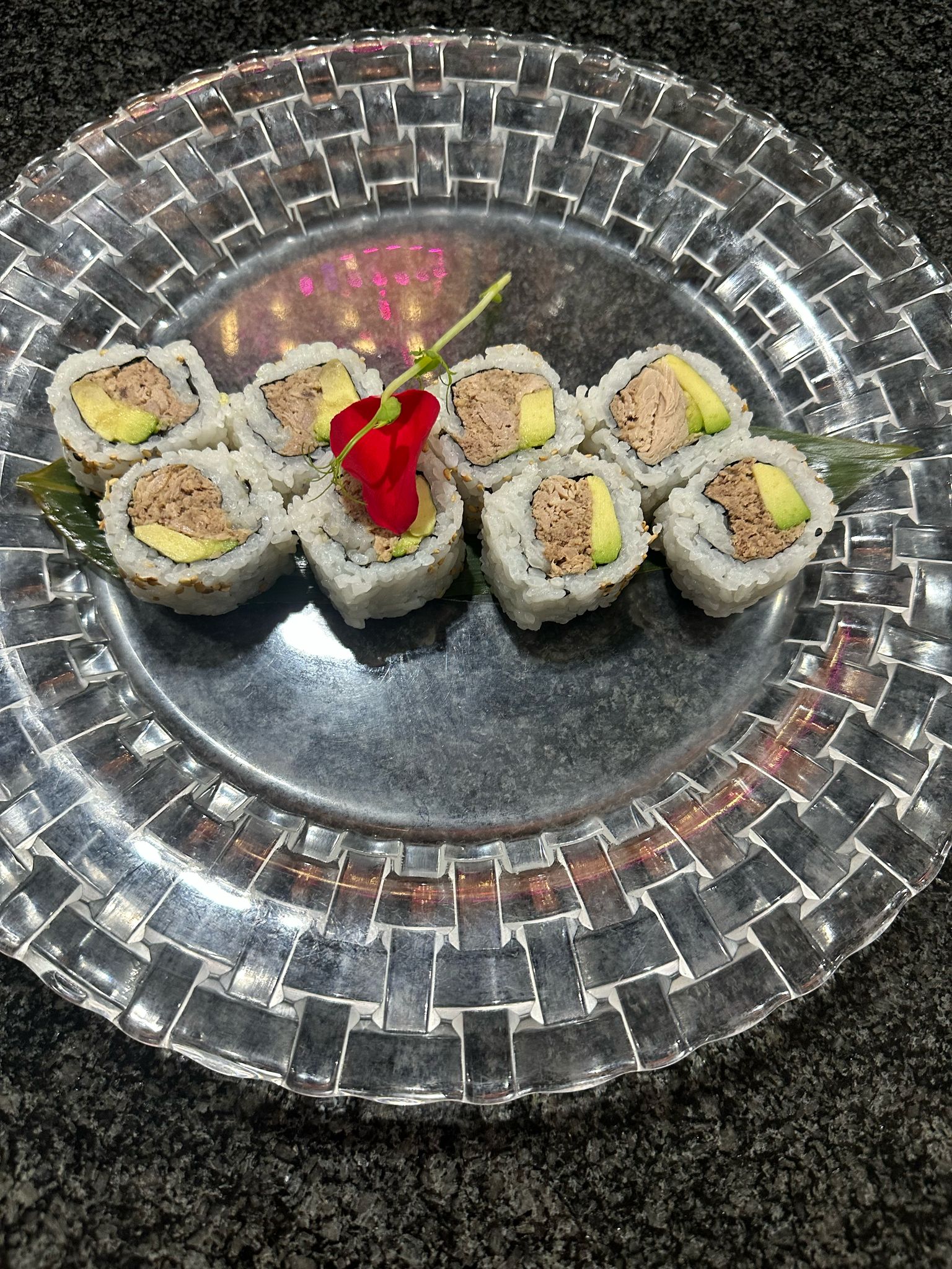 030. Tuna uramaki